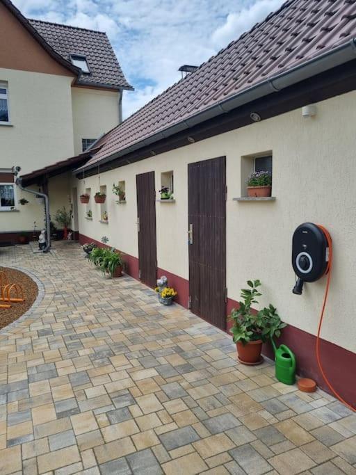 Ferienwohnung *Zur Weinbergstrasse* Lauta Exterior photo